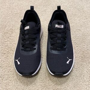 NEW Women’s Puma Black and Pink Athletic Shoes 6